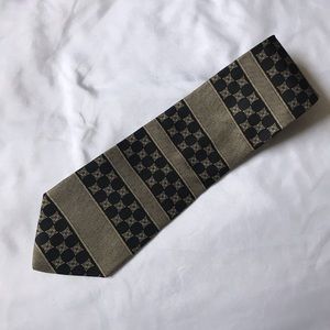 Geoffrey Beene Classic 100% Silk Tie